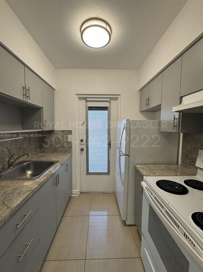 Foto del edificio - 4410 W Flagler St