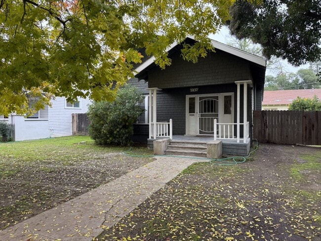 Endearing 2/1 Available Now!!! - Endearing 2/1 Available Now!!! House