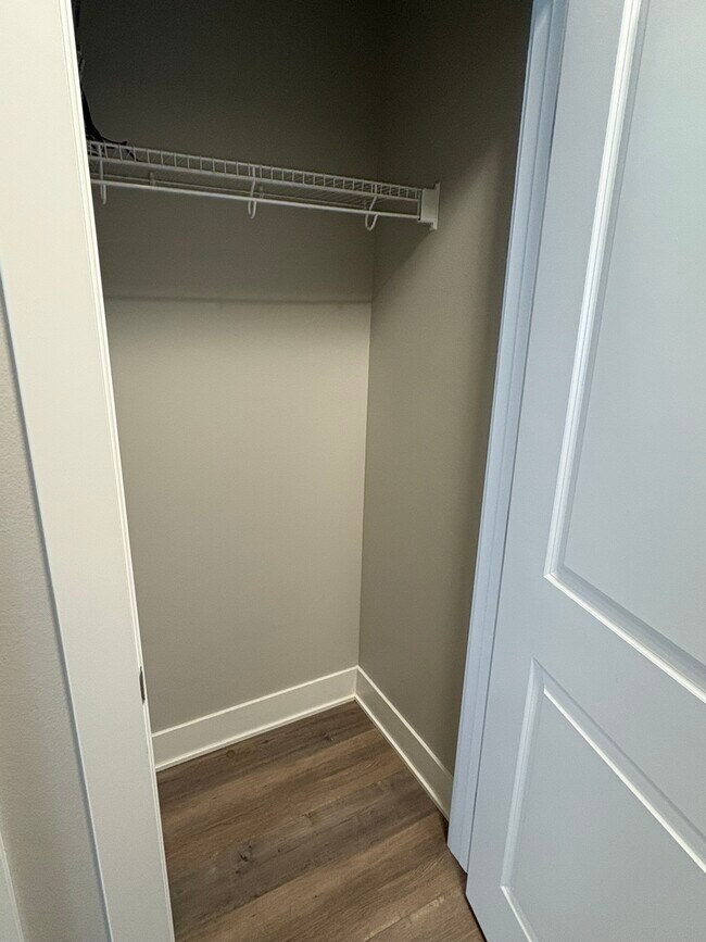 Building Photo - 9674 Crowning Dr