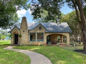 Building Photo - 2726 Sanger Ave