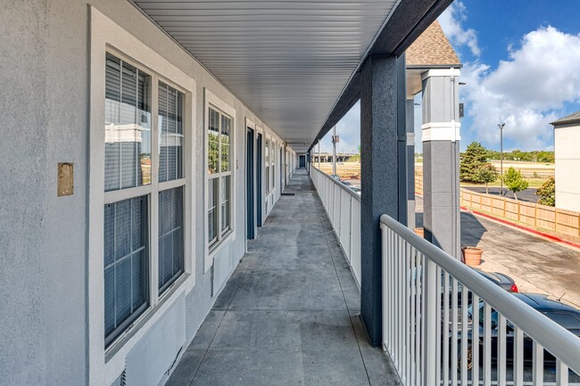 Building Photo - Central Apartments