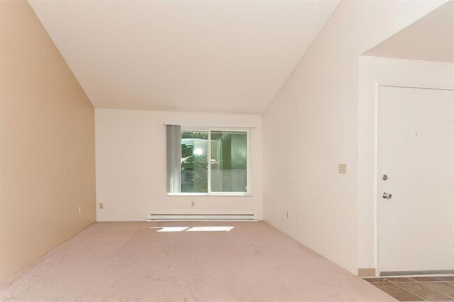 Spacious Living Room at Cottage Bay Apartment Homes, Bremerton, WA - Cottage Bay Apartments