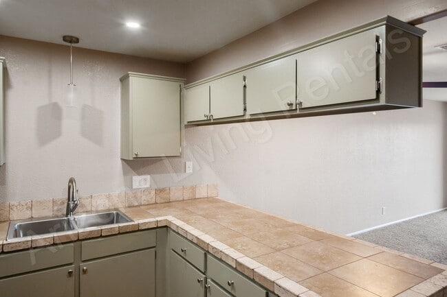 Building Photo - CONDO IN THE HEART OF DOWNTOWN