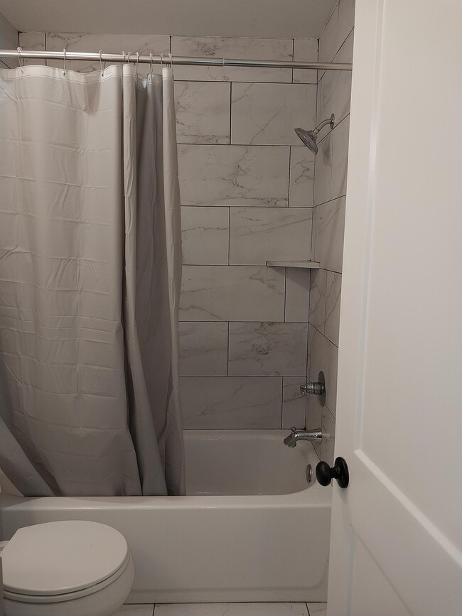 Building Photo - 2903 Elmore Rd SW