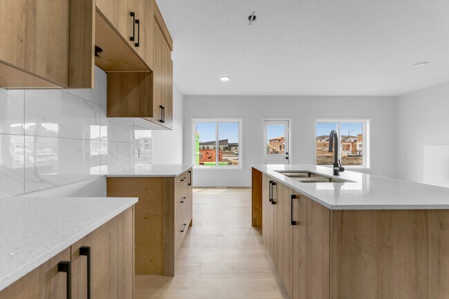 Building Photo - 6381-6381 King Wynd SW