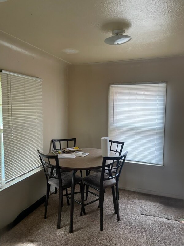 Foto del edificio - 11682 Glastonbury Ave