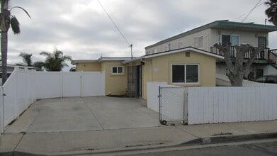 Building Photo - 390 7th St