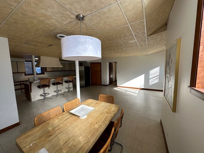 Foto del edificio - 4036 W Ainslie St