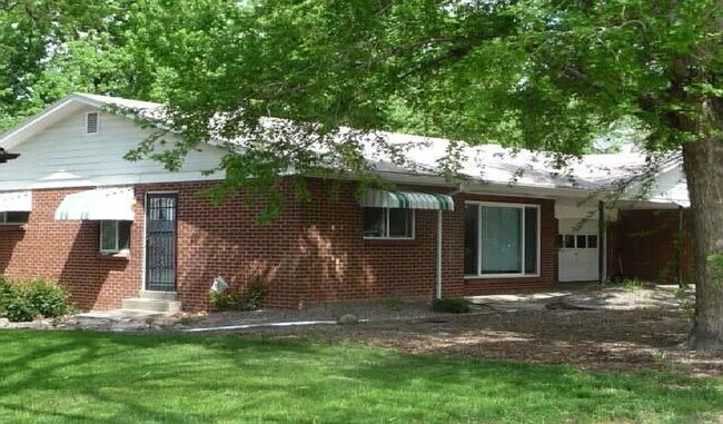 Foto del edificio - Fully Renovated 3 Bed, 2 Bath Duplex with ...