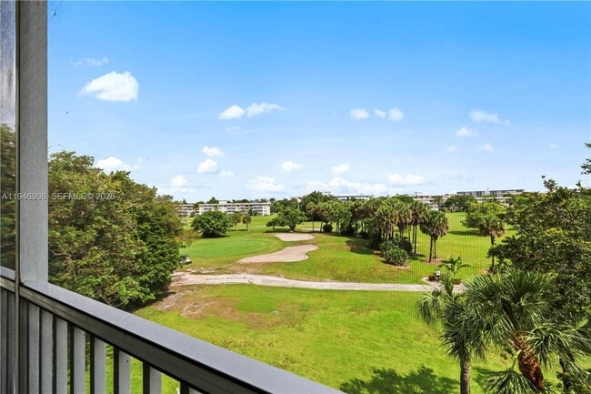 Foto del edificio - 2661 S Course Dr