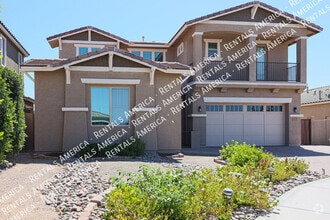 Building Photo - 4121 E Yellowstone Pl