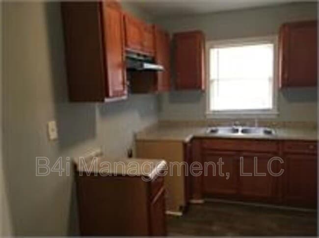 Building Photo - 805 Pamela Dr