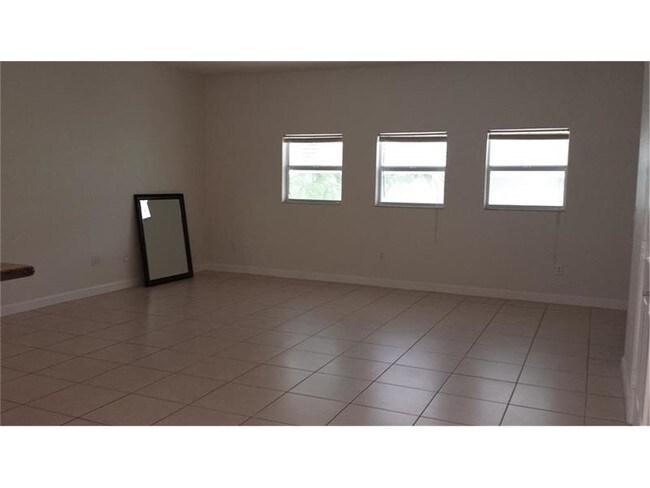 Foto del edificio - 465 NE 1st St