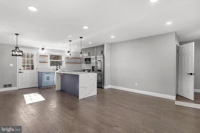 Building Photo - 5826 Galloway Dr