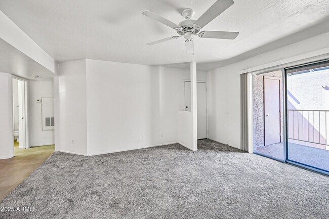 Foto del edificio - 16602 N 25th St