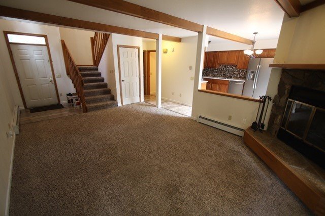 Building Photo - 3 Bedroom East Anchorage Townhouse!