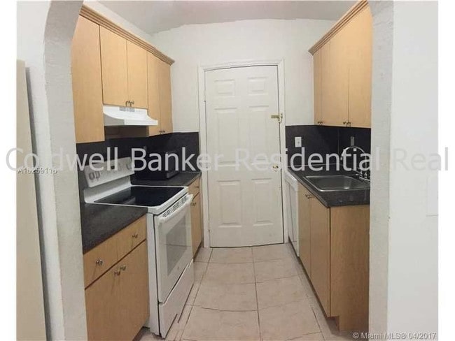 Building Photo - 981 NE 169th St