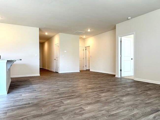 Foto del edificio - BRAND NEW HOME IN HOPKINS
