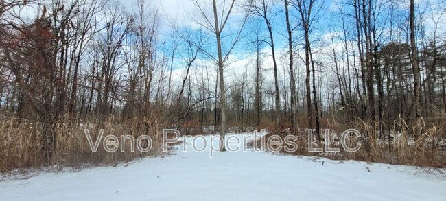 Building Photo - 2057 Rowley Rd