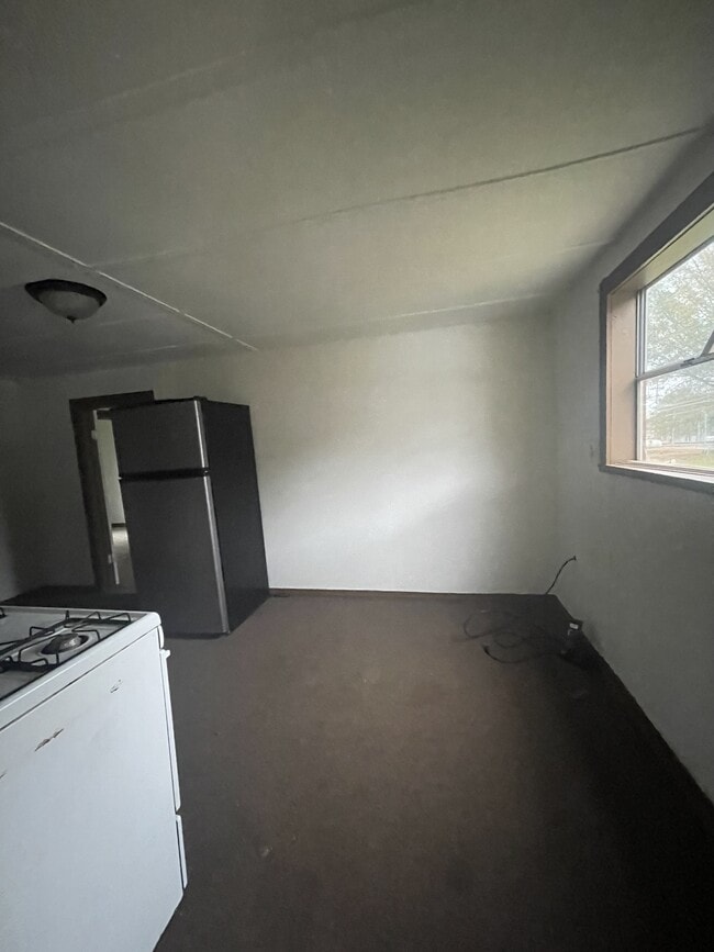 Building Photo - 321 SE 3rd St