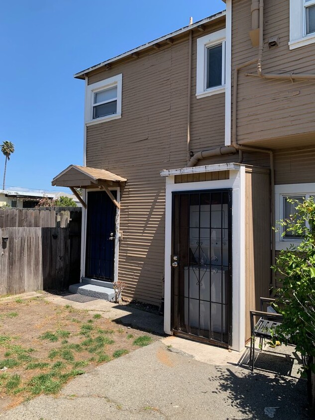 Primary Photo - 962-964 41st St