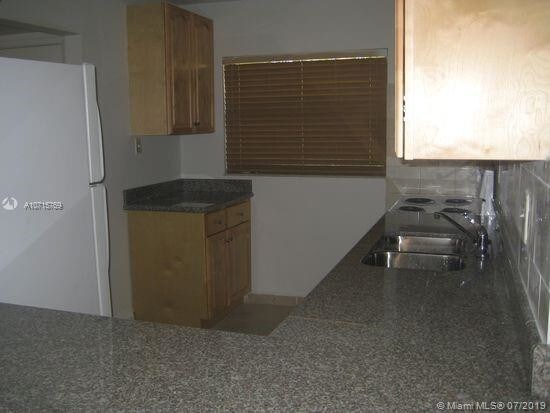 Building Photo - 510 W Park Dr