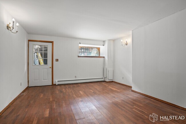Foto del edificio - 1 bed with a private backyard!