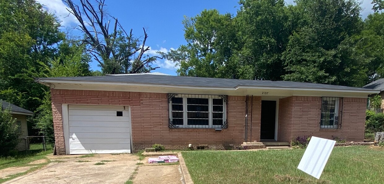 Primary Photo - 2107 Spring St