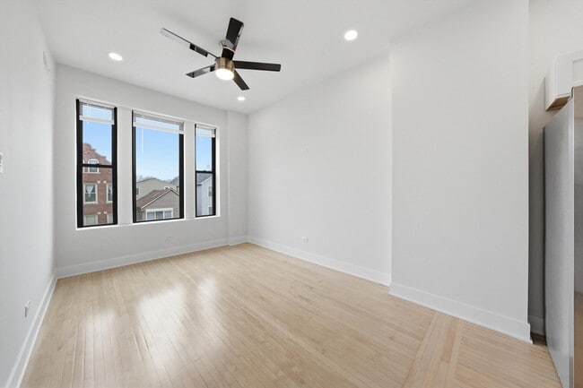 Building Photo - 2145 W 18th Pl