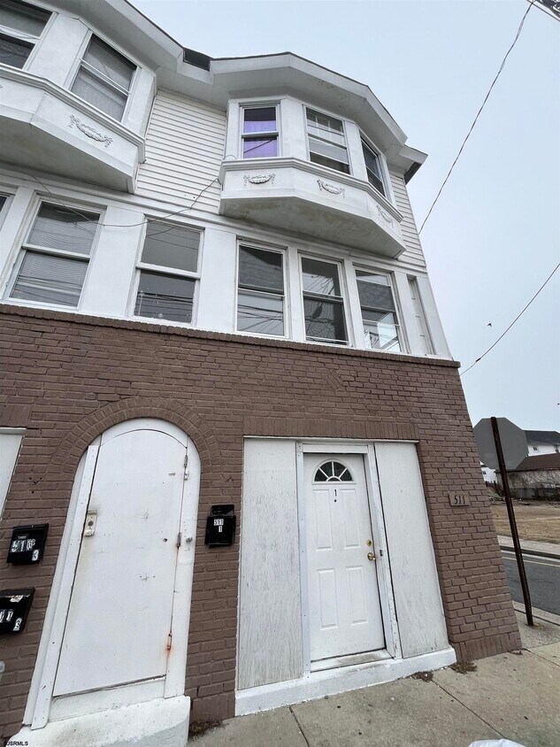 Primary Photo - 513 N Indiana Ave