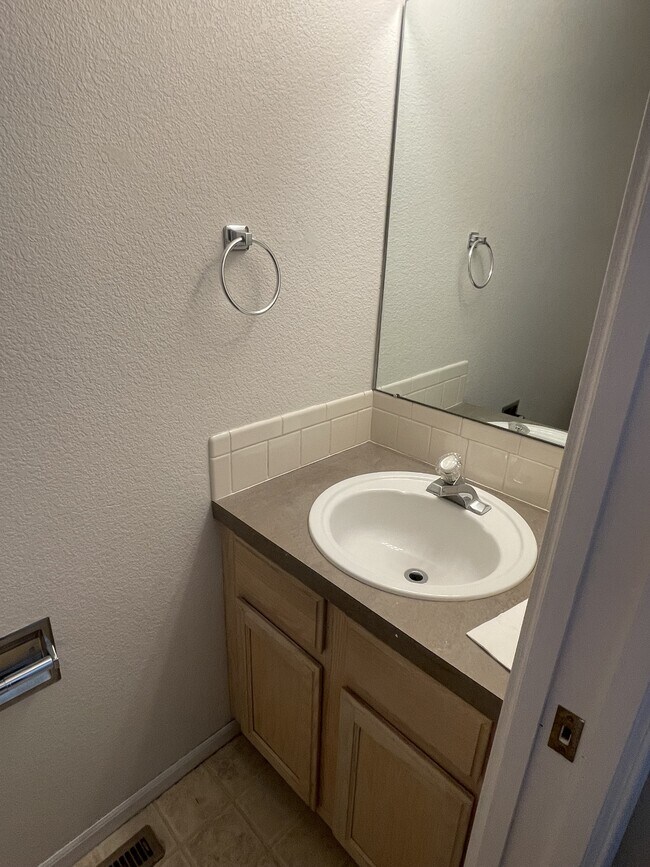 Building Photo - 1007 Cuerto Ln