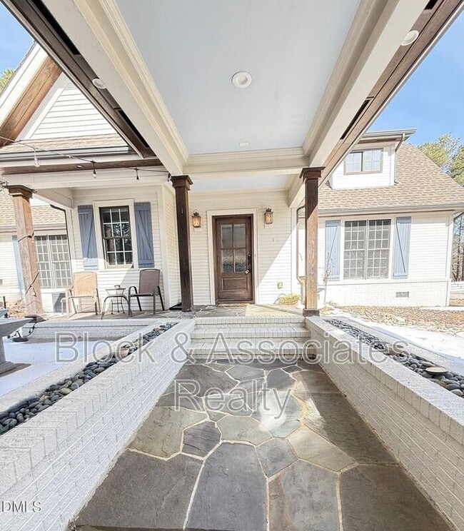 Building Photo - 121 Marilou Ln