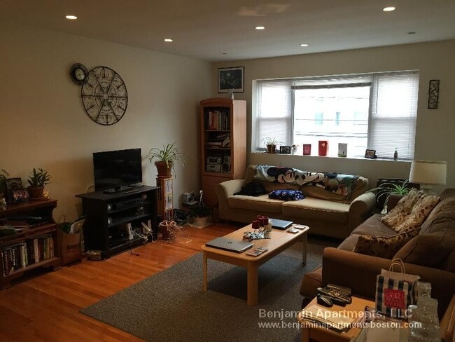 Building Photo - 95 Gardner St