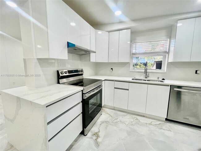 Foto del edificio - 1649 NE 8th Ave