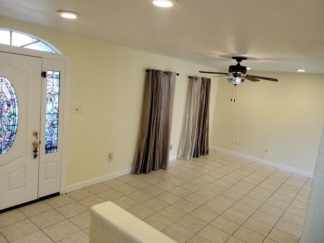 Building Photo - 10813 Sandpiper Dr