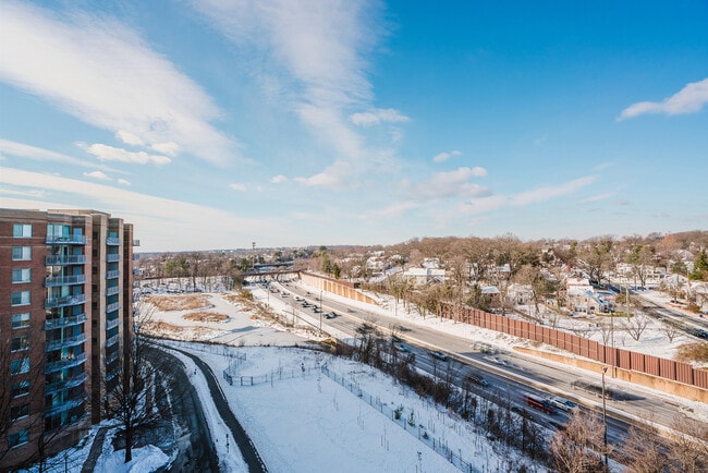 Foto del edificio - 4650 Washington Blvd