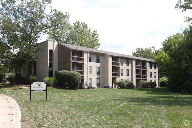 Woodhollow Apartments - 1871 McKelvey Hill Dr Maryland Heights, MO