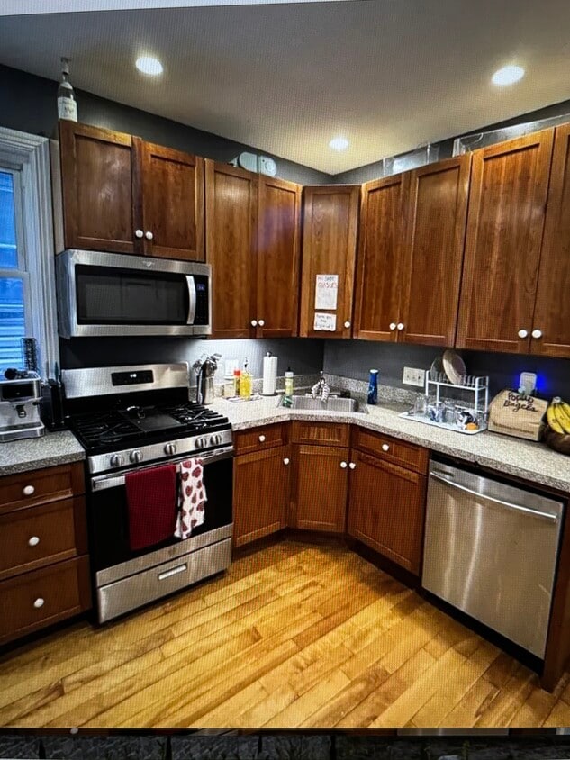 Building Photo - 99 Calumet St