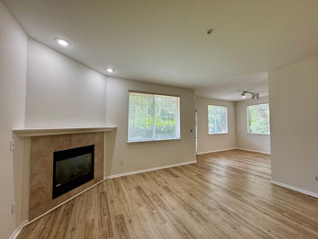 Foto del edificio - Move In Ready 2 Bedroom Condo in Everett