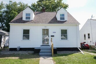 Building Photo - 12900 Rosemont Ave
