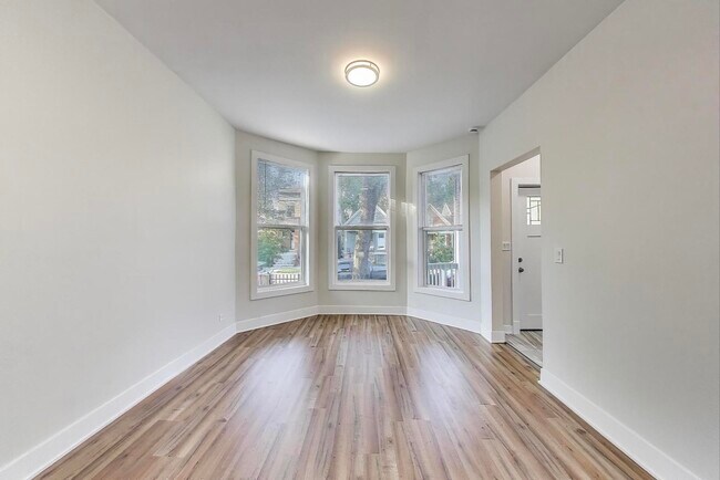 Foto del edificio - 3425 W Carroll Ave