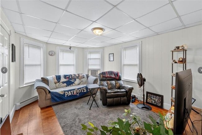 Foto del edificio - 291 Pontiac Ave