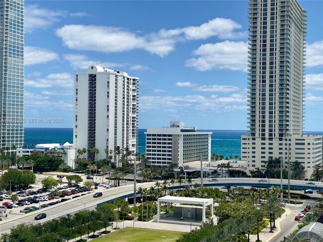 Foto del edificio - 300 Sunny Isles Blvd
