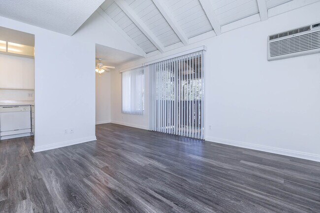 Foto del edificio - Country Hills Apartment Homes