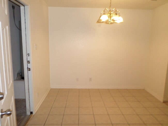 Building Photo - 1310 Chips Dr