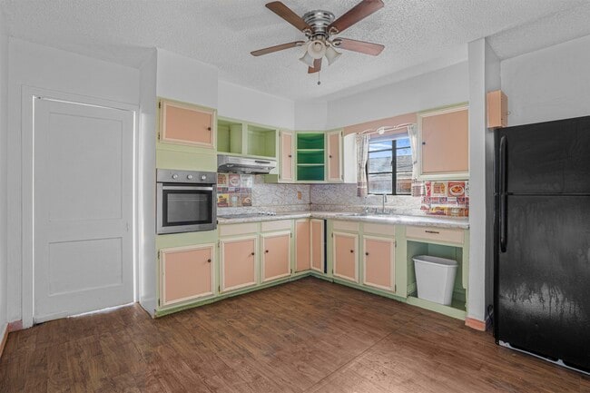 Building Photo - 1820 Aldama St