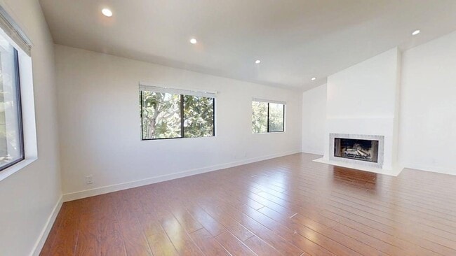 Building Photo - 2438 Myrtle Ave