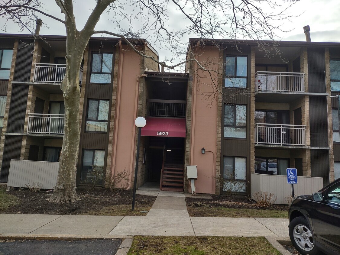 Building Photo - 5923 Tamar Dr