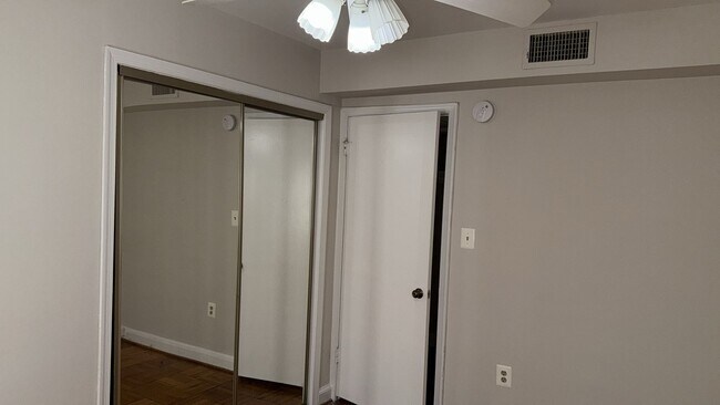 Foto del edificio - 3819 Davis Pl NW