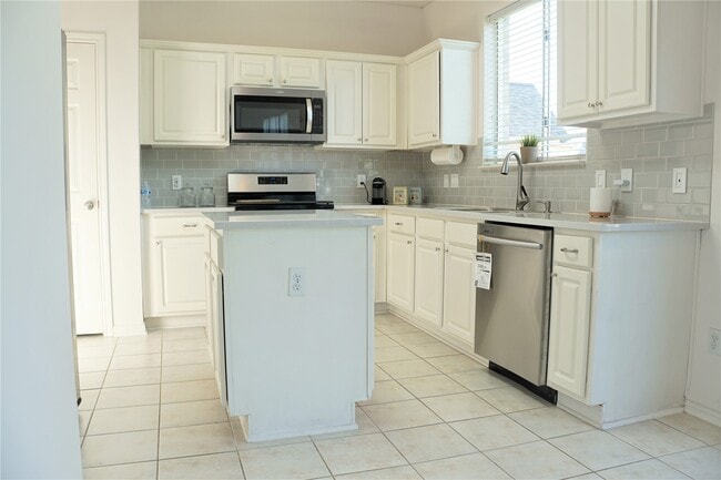 Building Photo - 1702 River Trail